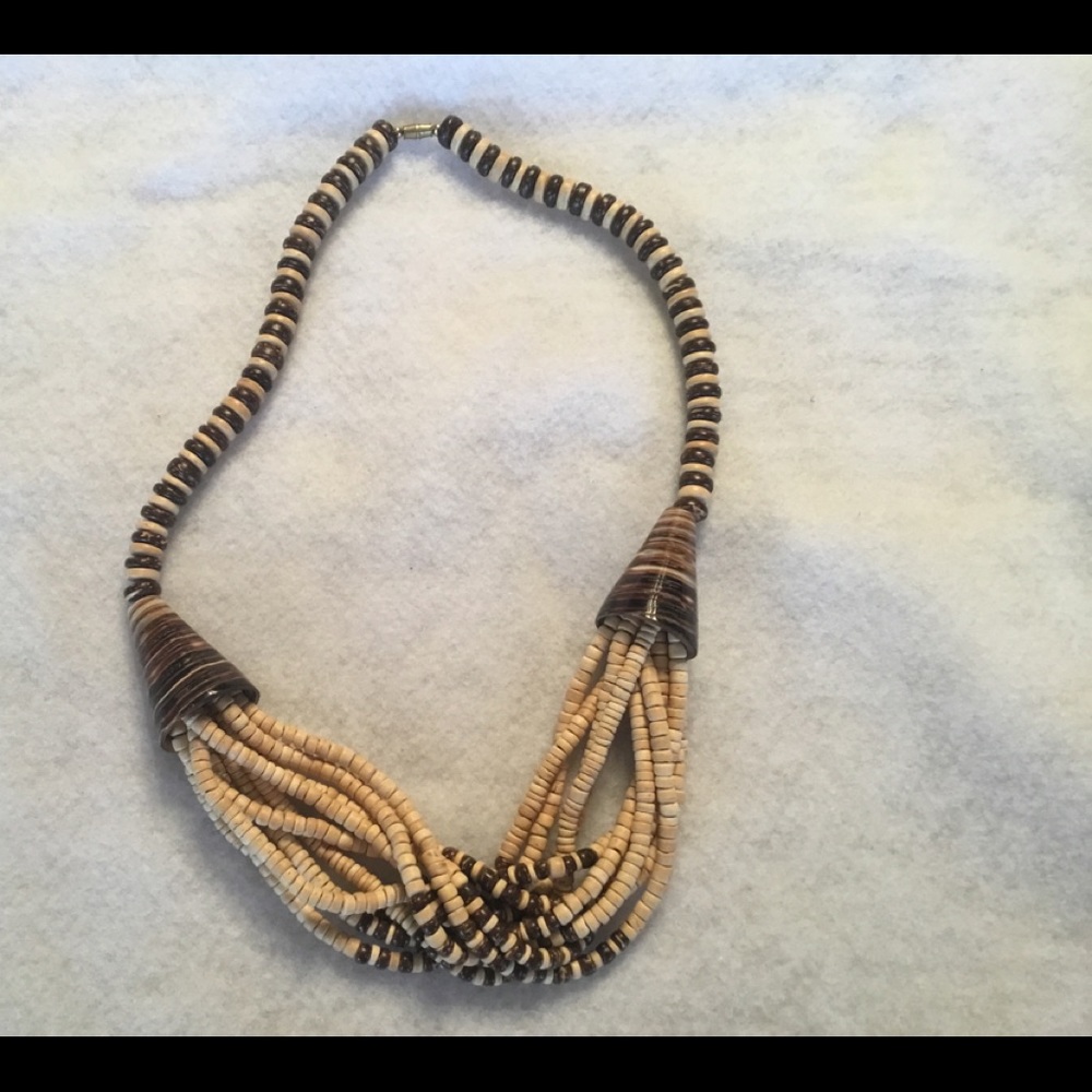 New Wood and shell necklace